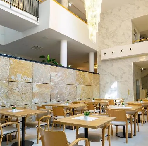 Otel Gartenhotel Altmannsdorf 4*